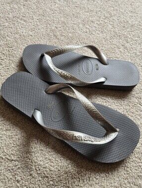 Havaianas Classic Flip Flops in Metallic Silver and Charcoal